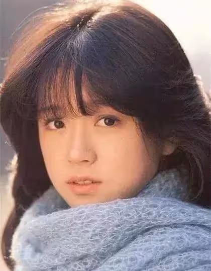 中森明菜：接班山口百惠的第一歌姬，毀於渣男，55歲未走出失戀