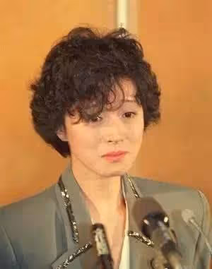 中森明菜：接班山口百惠的第一歌姬，毀於渣男，55歲未走出失戀