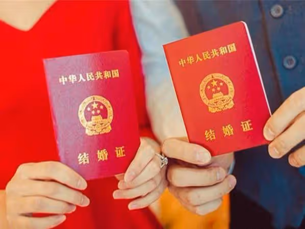 我月薪一萬卻當了上門女婿,2年後岳母癱瘓在床,老婆跟我提離婚