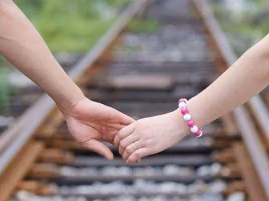 我沒錢買房和女友分手,三年後我年薪20萬,女友母親求我娶她女兒