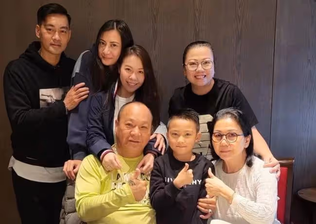 「李小龍專業戶」陳國坤一家近照,妻子美貌出眾,兒子陳真太帥氣
