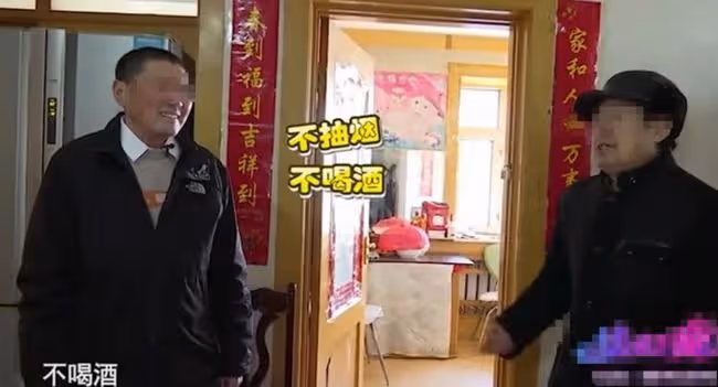 「有倆孩子就不行！」大媽相親時一聽大爺的家庭狀況，直接拒絕了