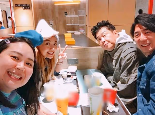 32歲女星深夜現身快餐店,為好友慶生消費未過百,曾自曝月花11萬