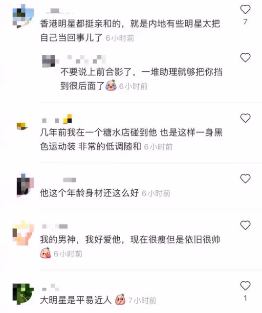 66歲周潤發現身小飯館,身形消瘦頭髮花白,獨自吃平價面顯低調