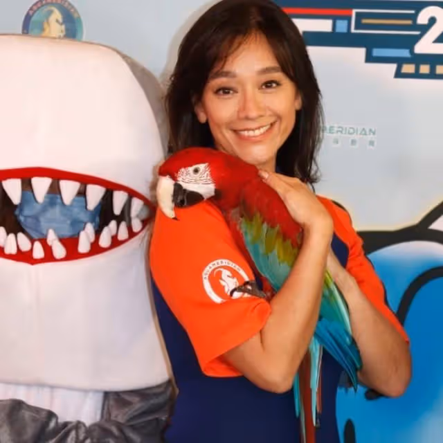 錢小豪前妻與兒子出席活動,51歲身材仍出眾,罕談大20歲富豪老公