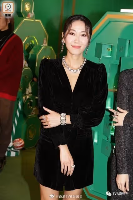 TVB小花曬一家「五」口全家福!Yanny爆隊友懷女怪自己蠢