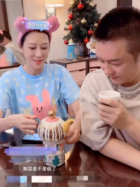 太敗好感!52歲男星讓保姆助理吃剩飯剩菜,被質疑後匆忙關直播