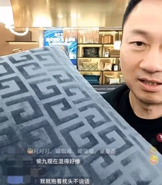 遭網友吐槽不會帶貨!57歲TVB三屆視帝初體驗直播,全程在狀態外