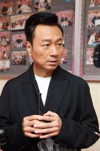 遭網友吐槽不會帶貨!57歲TVB三屆視帝初體驗直播,全程在狀態外