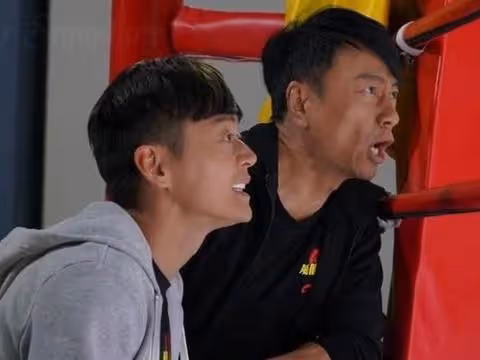 遭網友吐槽不會帶貨!57歲TVB三屆視帝初體驗直播,全程在狀態外