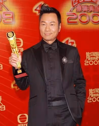 遭網友吐槽不會帶貨!57歲TVB三屆視帝初體驗直播,全程在狀態外