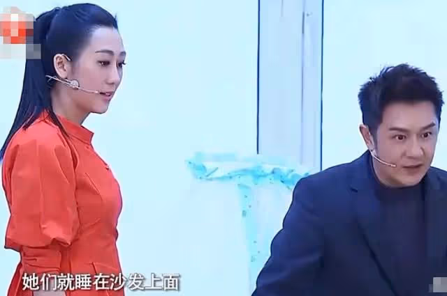 讓保姆睡沙發吃剩菜,陳浩民夫婦直播說漏嘴,明星天生高人一等?