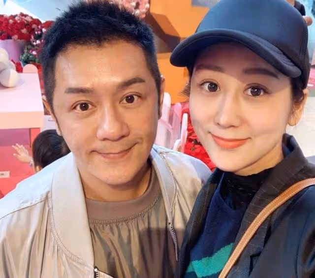 讓保姆睡沙發吃剩菜,陳浩民夫婦直播說漏嘴,明星天生高人一等?