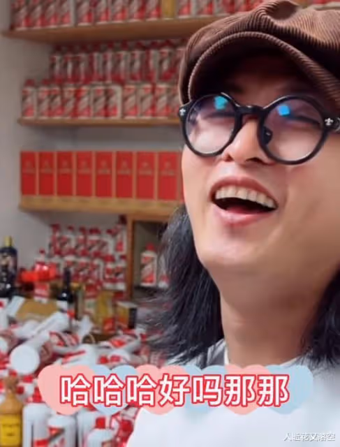 53歲張敏已婚?老公強迫她穿睡衣出鏡直播惹爭議,當事人回應來了