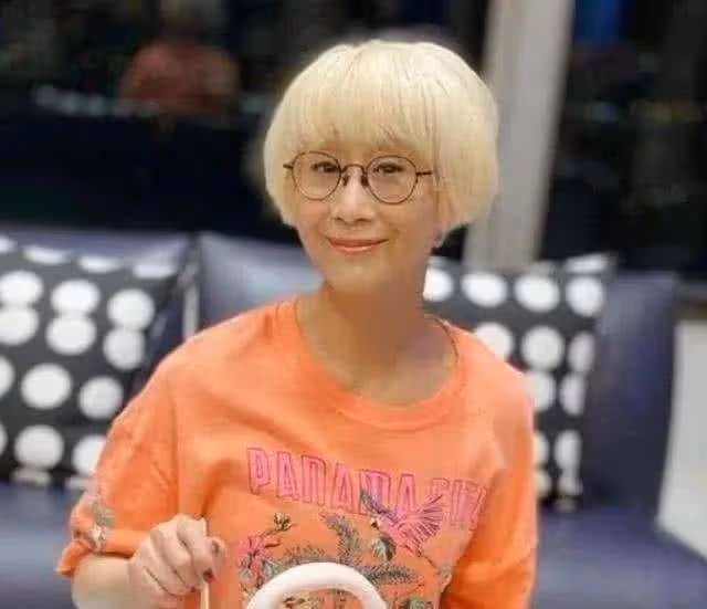 70歲「萬朱莎華」拒絕回TVB拍劇,多年投資有道,獨居2500尺豪宅