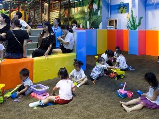 我和前女友分手後閃婚，如今前女友找上門，她把孩子託付給我