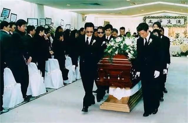 梅艷芳至死都不肯與吳君如和解，是因為劉德華，還是另有隱情？