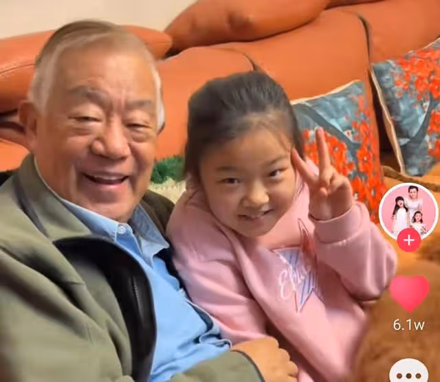 79歲高明近況曝光!在家把金雞獎盃給孫女當玩具,現不服老仍拍戲