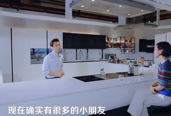 網友怒斥內娛明星老的不講老德,丑的不講丑德,話雖難聽但挺犀利