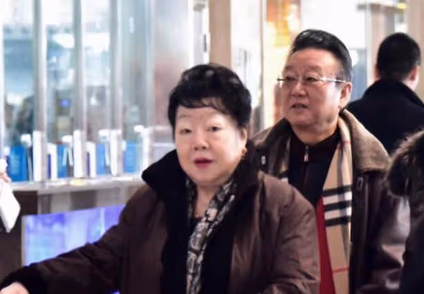 蔣大為移居海外後花光積蓄，被敲詐90萬，拚命奔波竟是為了女兒
