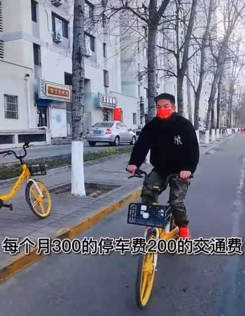 31歲男星北漂住狹窄房車,租房昂貴難負擔,名校畢業8年生活艱難
