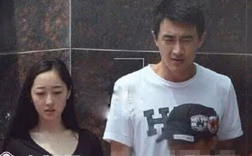 林更新戀情再添錘!兩人多次同回住處疑同居,女方被曝是中戲學生