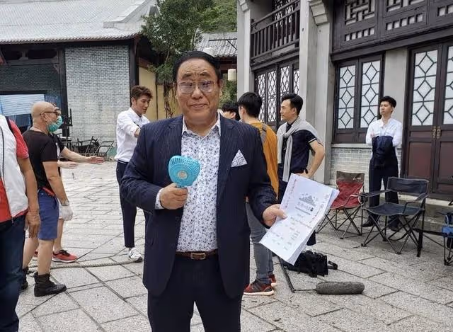 又走一個!TVB著名綠葉宣布離巢,服務公司超30年被「炒魷魚」
