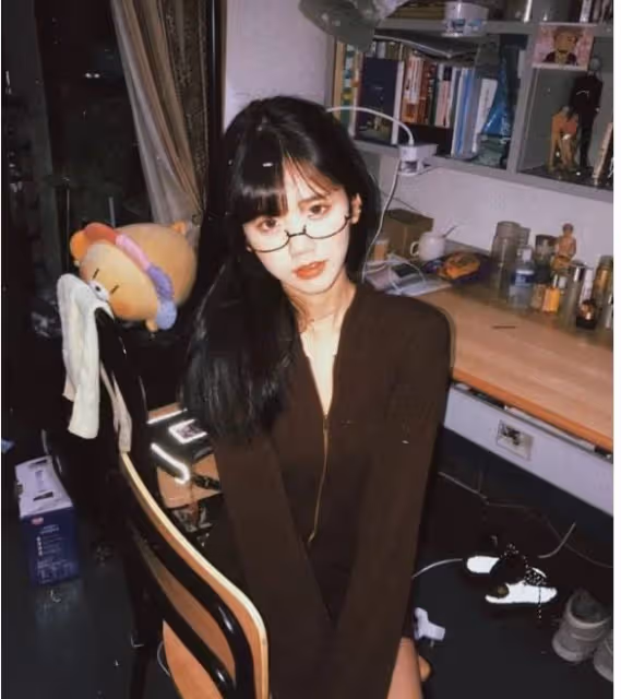 悲情女主井川里予，人前風光背後心酸，養弟弟還要替父還債