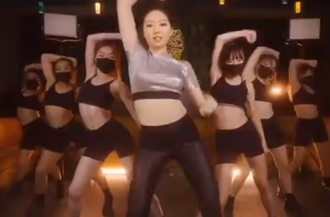 甄子丹為愛子慶生,贊14歲兒子很英俊,祖孫三代同穿皮衣酷勁十足