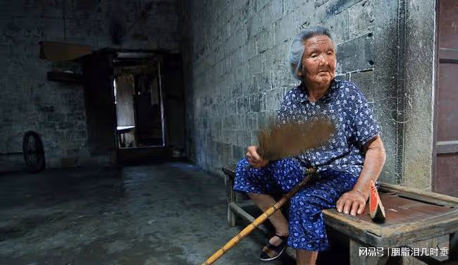 婆婆生病被扔在姑姐家門口，我接到電話，趕緊把她接了回來