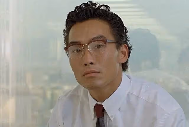著名港星暗藏天使心，主動為內地捐款20萬，57歲身材依舊健碩有型