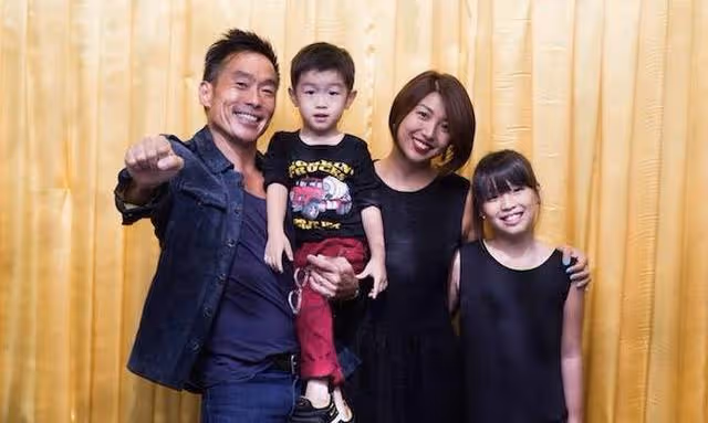 著名港星暗藏天使心，主動為內地捐款20萬，57歲身材依舊健碩有型