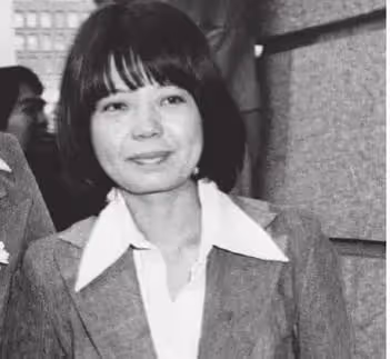 她被丈夫家暴45年卻不肯離婚，晚年失明，全身患癌，一生悽慘悲涼