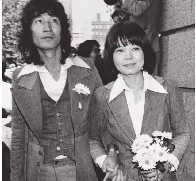 她被丈夫家暴45年卻不肯離婚，晚年失明，全身患癌，一生悽慘悲涼
