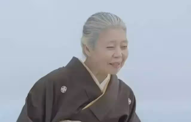 她被丈夫家暴45年卻不肯離婚，晚年失明，全身患癌，一生悽慘悲涼
