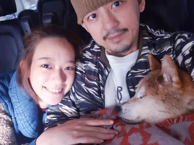 49歲男星首次當爸顯焦慮,看寶寶B超照淚崩,2特徵神似其去世愛犬