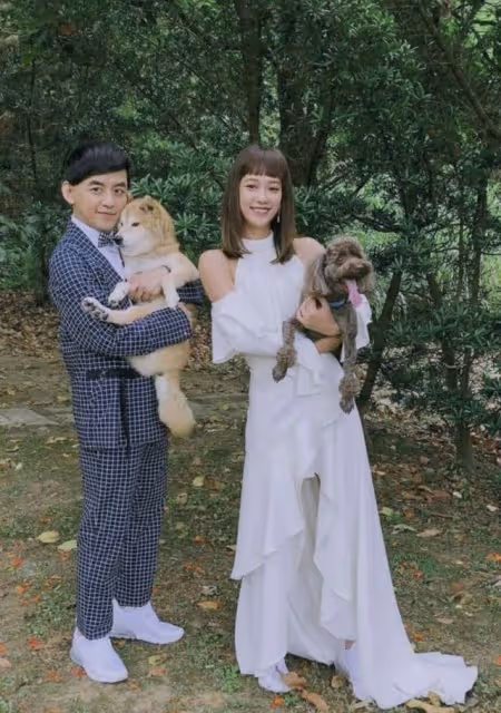 49歲男星首次當爸顯焦慮,看寶寶B超照淚崩,2特徵神似其去世愛犬