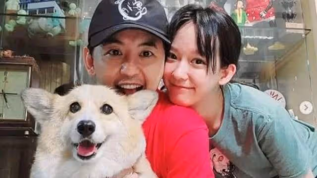 49歲男星首次當爸顯焦慮,看寶寶B超照淚崩,2特徵神似其去世愛犬