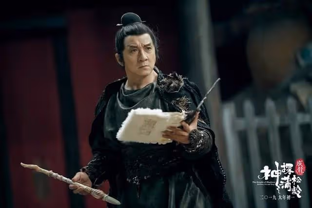 元華否認與成龍不和,曾拒絕成龍400萬天價邀約,直言怕無戲可拍