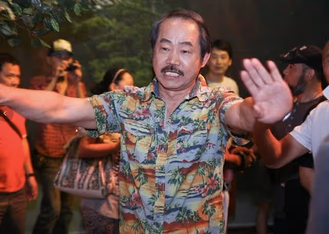 元華否認與成龍不和,曾拒絕成龍400萬天價邀約,直言怕無戲可拍