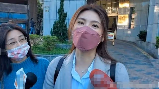 34歲女星官宣離婚!現身法院笑容輕鬆,斷5年婚姻盼兒子快樂長大
