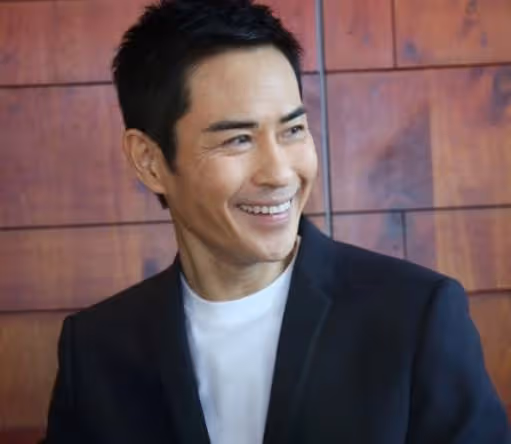 生人勿近!TVB資深視帝自認臭脾氣,曾在鬧市區拍戲被騷擾即開罵