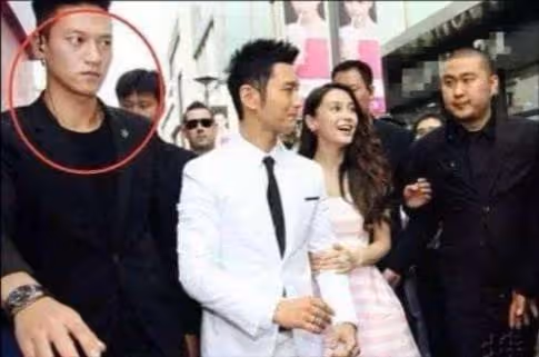 他曾是黃曉明保鏢,被開除後得鄧超賞識,娶孫儷經紀人為妻