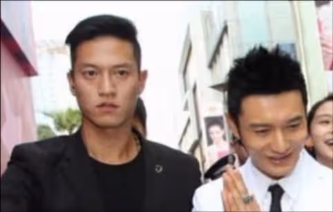 他曾是黃曉明保鏢,被開除後得鄧超賞識,娶孫儷經紀人為妻