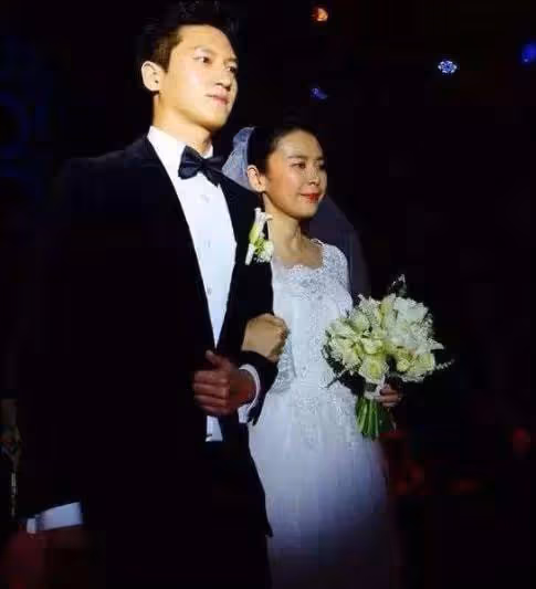 他曾是黃曉明保鏢,被開除後得鄧超賞識,娶孫儷經紀人為妻