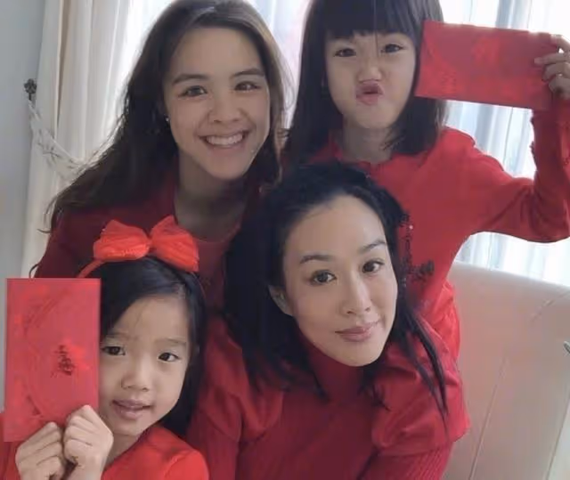 鍾麗緹大女兒宣布將要出道，繼承母親優良基因，五官立體身材豐滿