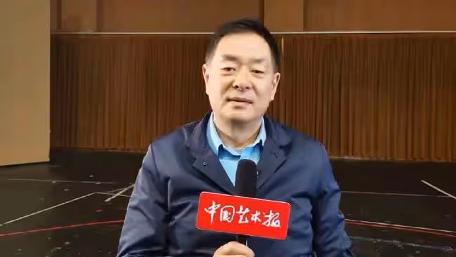 眾星現身新聞聯播!濮存昕低調,馮鞏沈濤嚴肅,劉昊然呆萌可愛