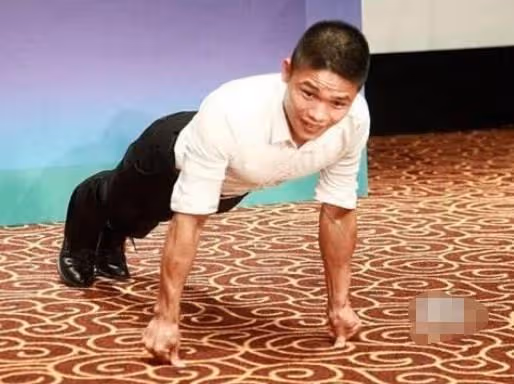 《戰狼》中唯一的真特種兵,身高1米5的他,連吳京都敬3分