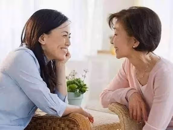 公公去世,婆婆讓懷孕的兒媳去參加葬禮,兒媳拒絕,婆婆:不孝