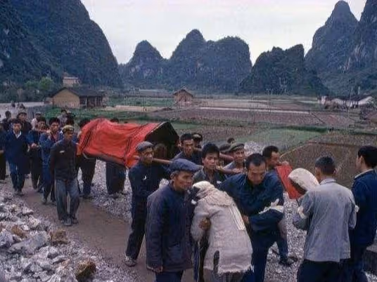 公公去世,婆婆讓懷孕的兒媳去參加葬禮,兒媳拒絕,婆婆:不孝